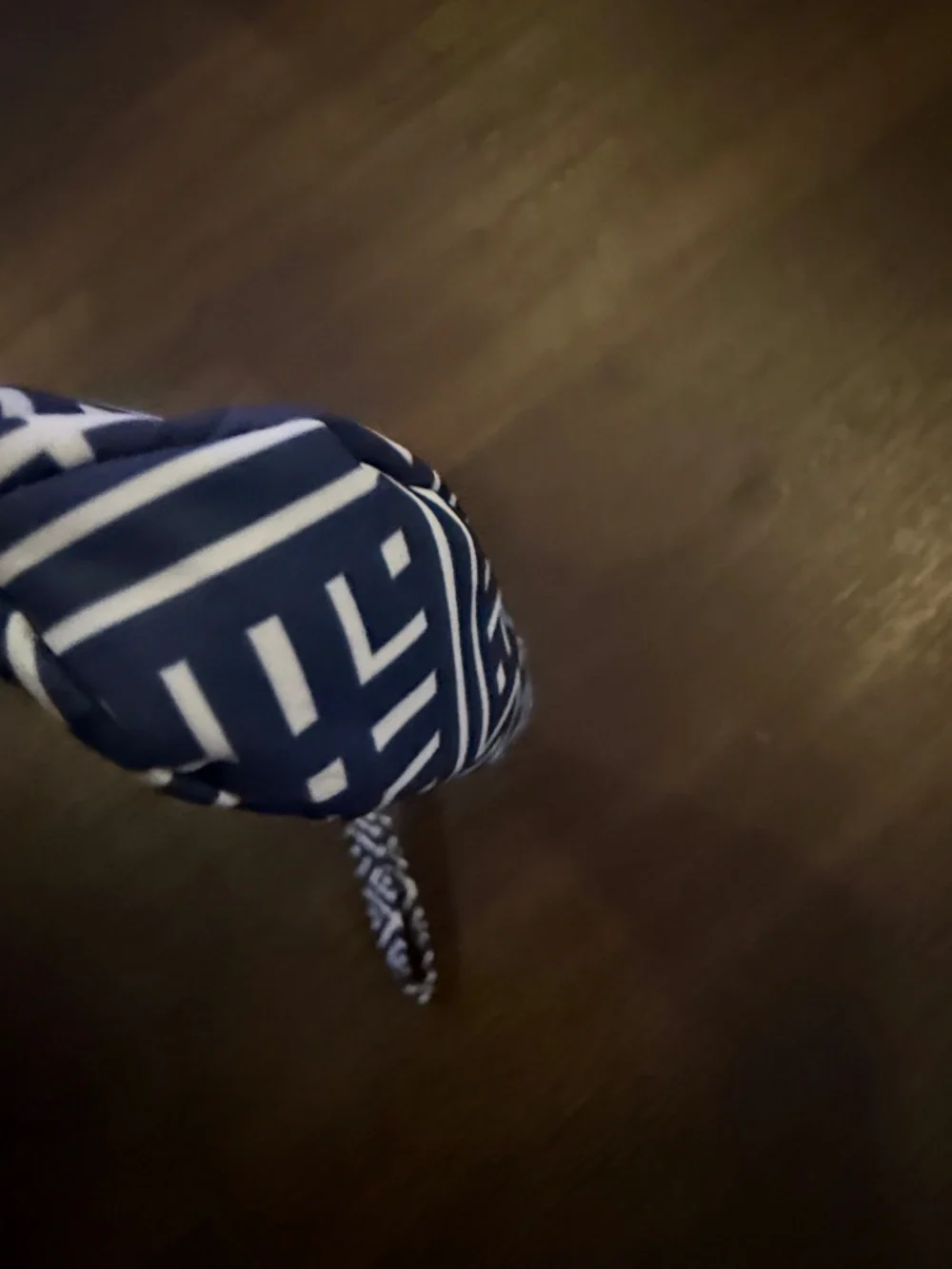 Travelon RFID Blocking Wristlet Clutch in a geometric print NWOT - Picture 7 of 7